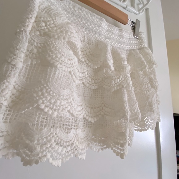 Lace stretch mini skort - Picture 2 of 3